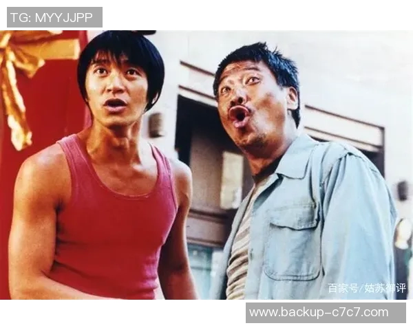 少林足球中的幽默瞬间踩香蕉皮引发的搞笑连锁反应